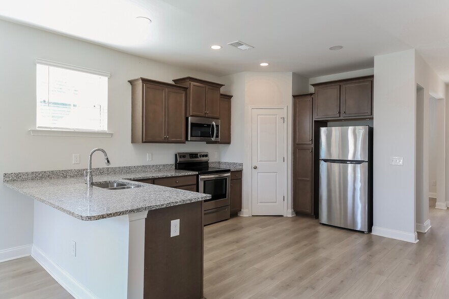 Building Photo - 200 Bosa Ln