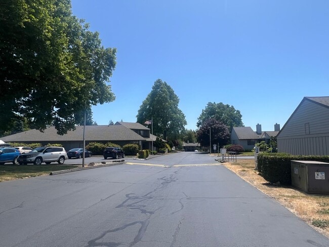 Building Photo - Salmon Creek Condo with Swim, hot tub and ...