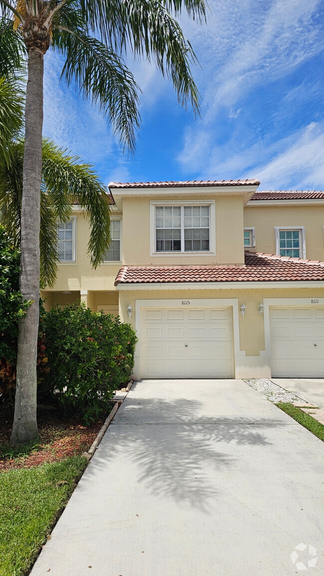 Building Photo - 8115 Bellagio Ln