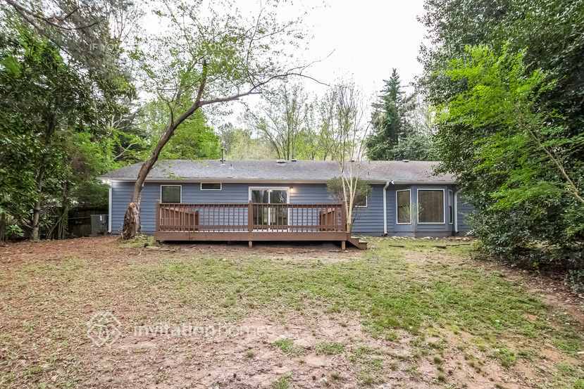 Building Photo - 2460 Deerfield Dr