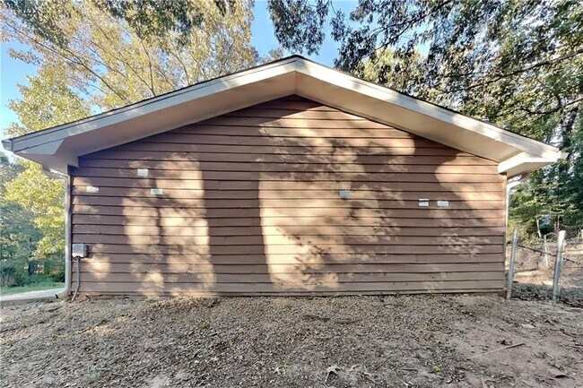 Building Photo - 392 Trotters Ridge