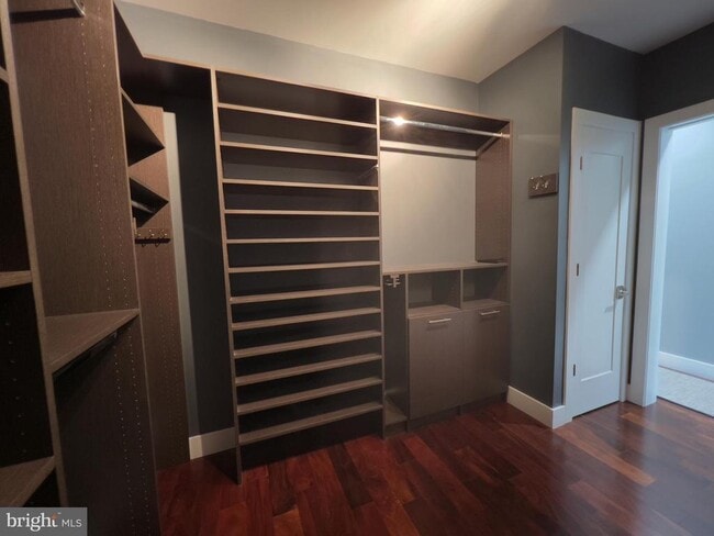 Building Photo - 423 Wallace St