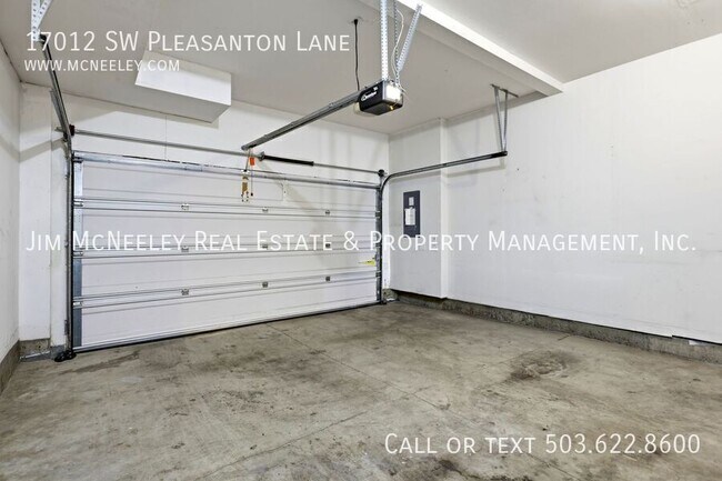 Building Photo - 17012 SW Pleasanton Ln