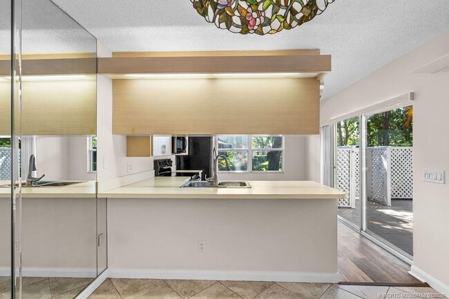 Building Photo - 2905 SW Lakemont Pl