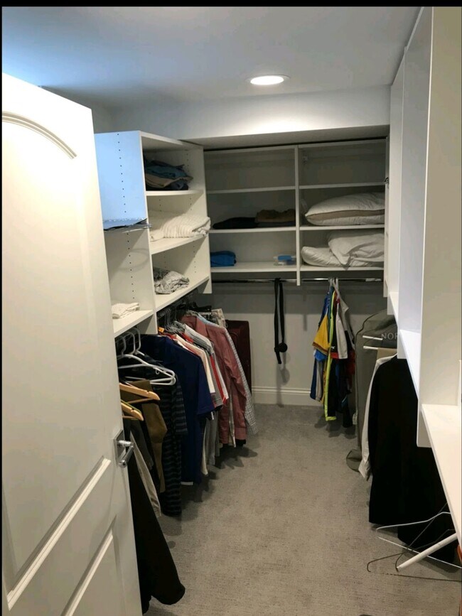 Building Photo - 6511 Oliver Ave S