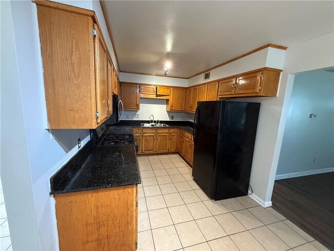 Building Photo - 1308 Charmaine Cir