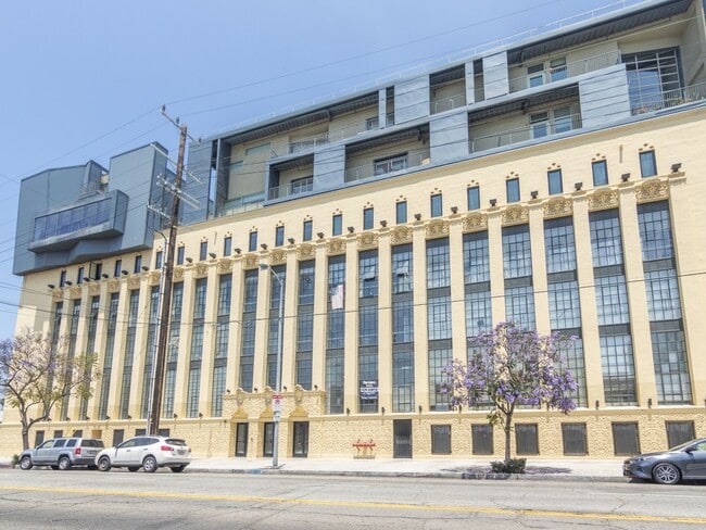 Primary Photo - Top Floor 1 Bedroom Loft in Los Angeles