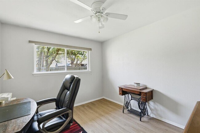 Building Photo - 1007 Lime Rock Dr