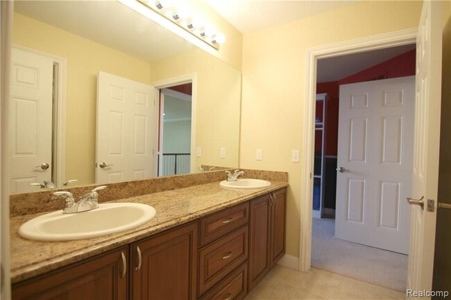 Building Photo - 26131 Sunbury Ct