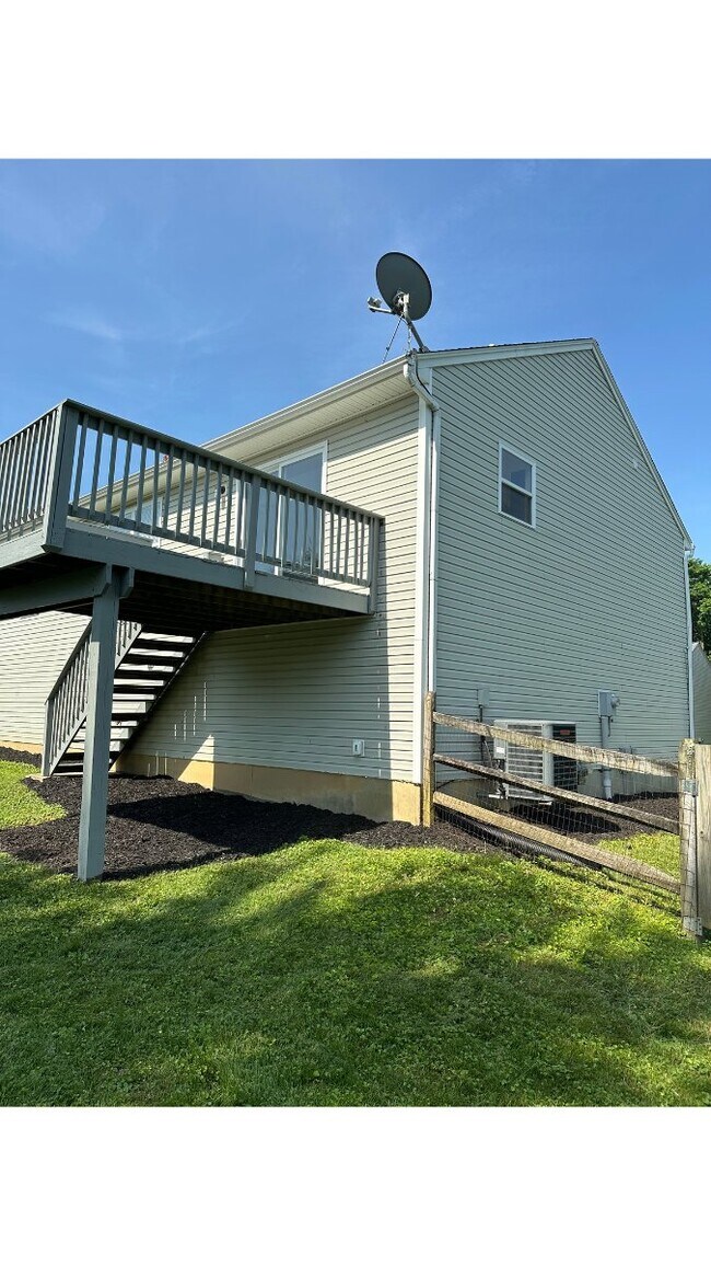 Building Photo - 6536 Oak Crest Dr