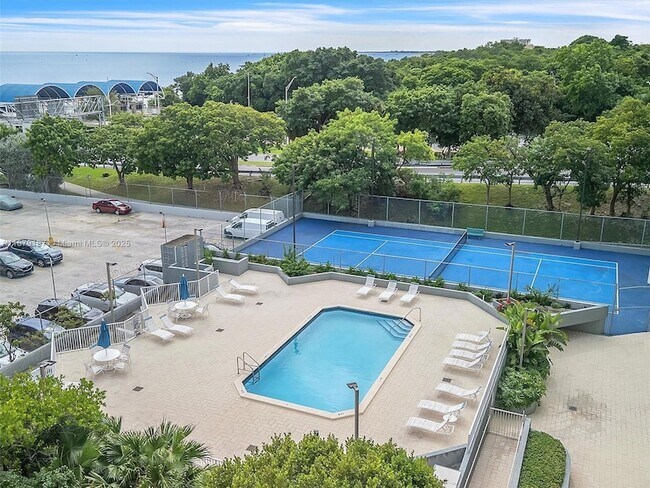 Building Photo - 2501 Brickell Ave