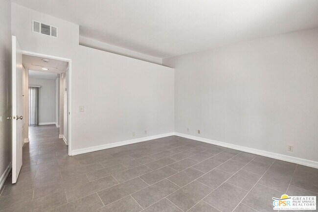 Building Photo - 505 S Farrell Dr