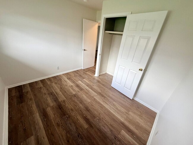 Building Photo - 204 Mandalay Rd