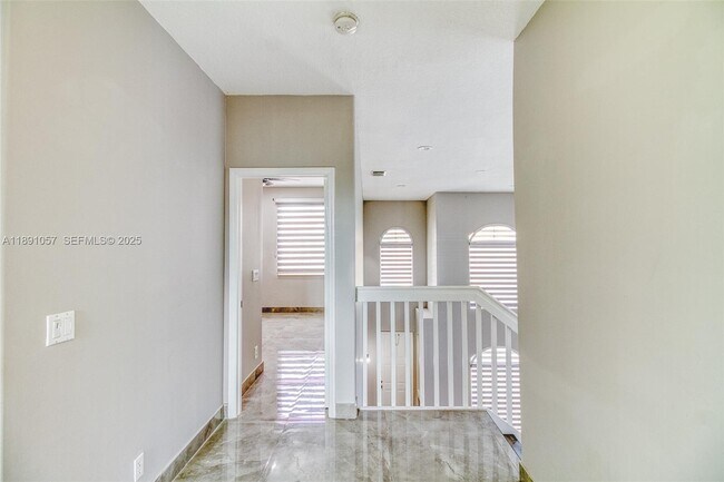 Building Photo - 3810 SW 51st St