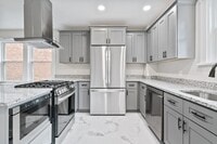 Building Photo - Exquisitely Renovated 3 Bedroom/ 2 Bath in Pittsburgh's East Side