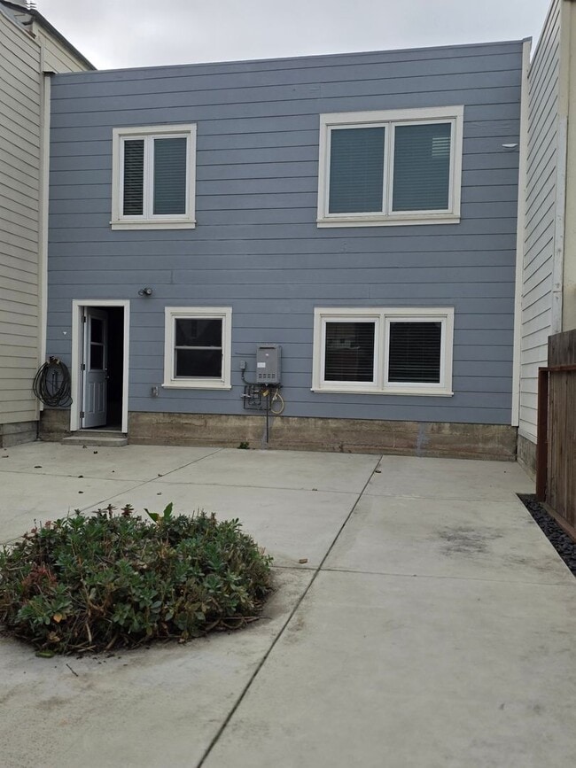 Building Photo - Remodeled Home 2 Blocks from Ocean Beach