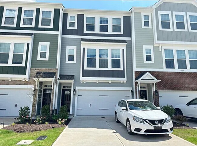 Building Photo - 1002 Manorhaven Dr