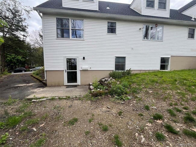 Building Photo - 24 Bonticou View Dr