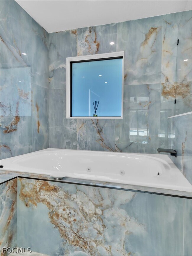 Building Photo - 2836 NW 5th St