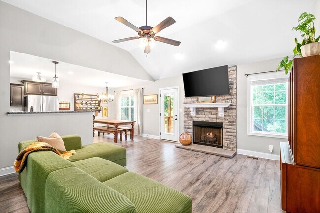 Primary Photo - Fish, Swim or Canoe from your backyard! Beautiful 3 bed 2 bath with large Fenced in backyard!