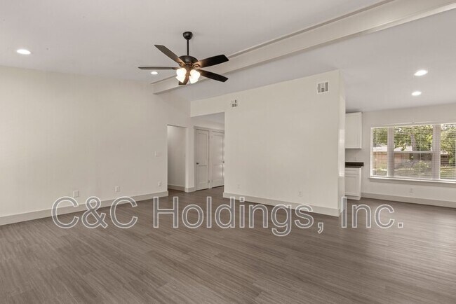 Building Photo - 4541 E 32nd Pl