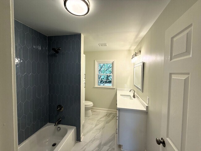 Building Photo - 5516 Sycamore Grove Ln