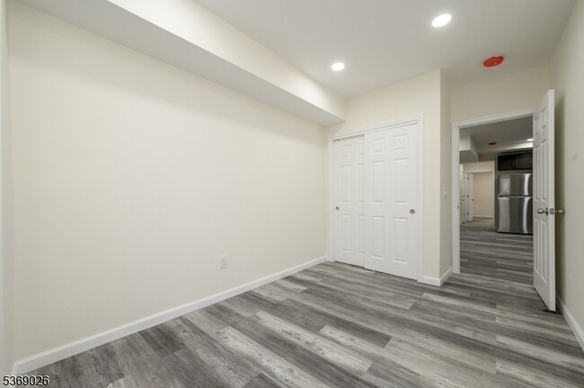 Building Photo - 287 Orange St