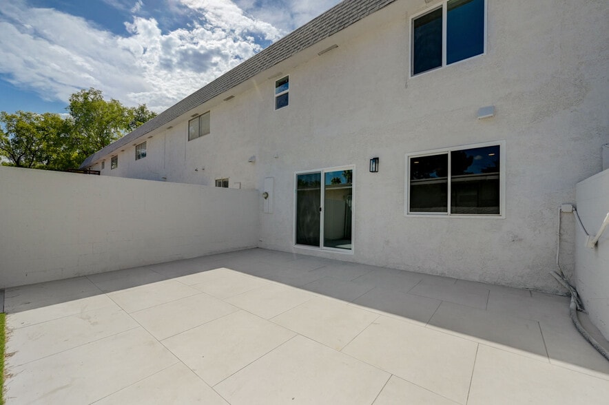 Building Photo - 571 Greenbriar Townhouse Way