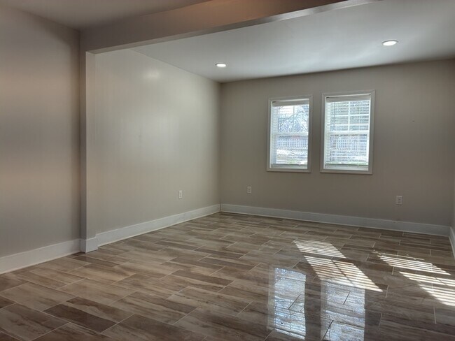 Building Photo - 2 Bedroom 2 Bathroom Apartment