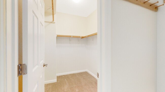 Building Photo - 4-Bedroom Townhome in San Jose!
