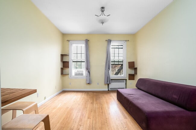 Primary Photo - 235 E 54th St