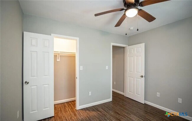 Building Photo - 2003 Woodlawn St