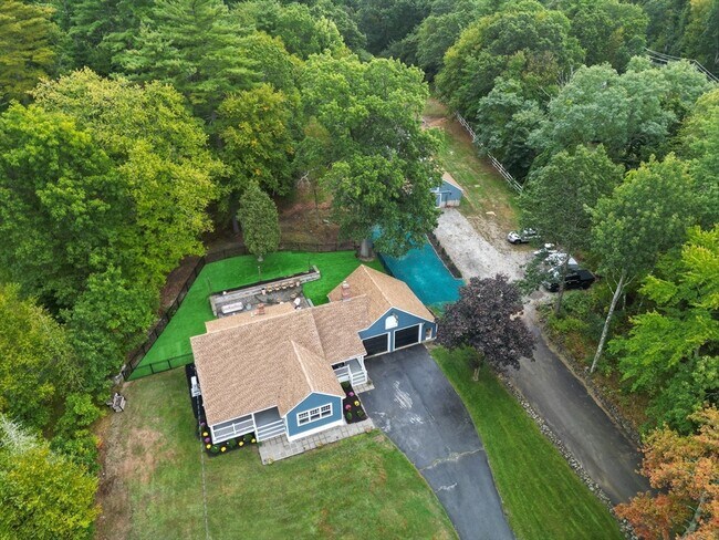 Building Photo - 123 Pond St