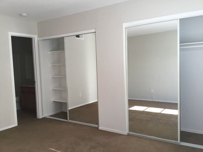 Building Photo - Beautifully remodeled 2bed/2ba Townhome - Ask about our Move-in Specials