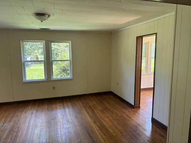 Building Photo - 2451 Glen Julia Rd