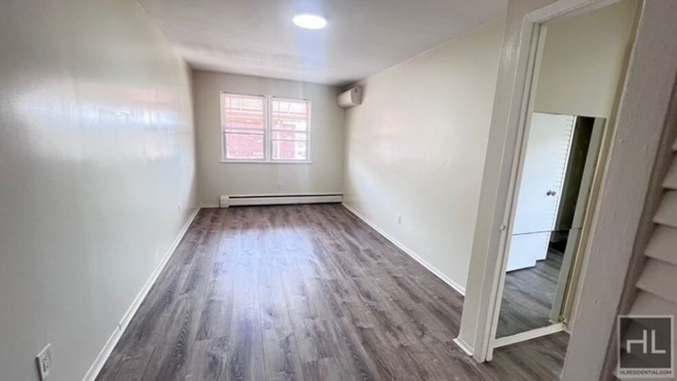Building Photo - NEWLY RENOVATED 2 BEDROOM/2 FULL BATHROOMS...