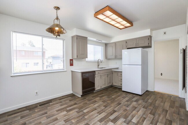 Building Photo - 4BR/3BA Tri-Level Home with Yard & 2-Car Garage | Foster City | YouTube Tour