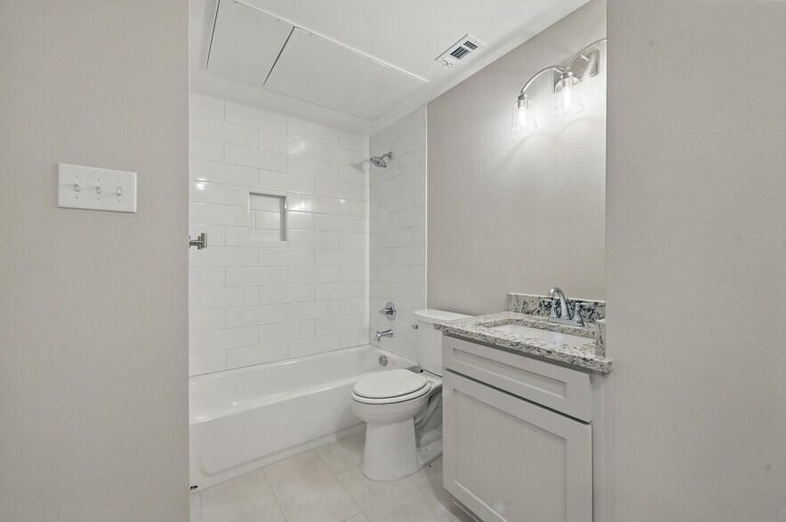 Building Photo - 5325 Bent Tree Forest Dr