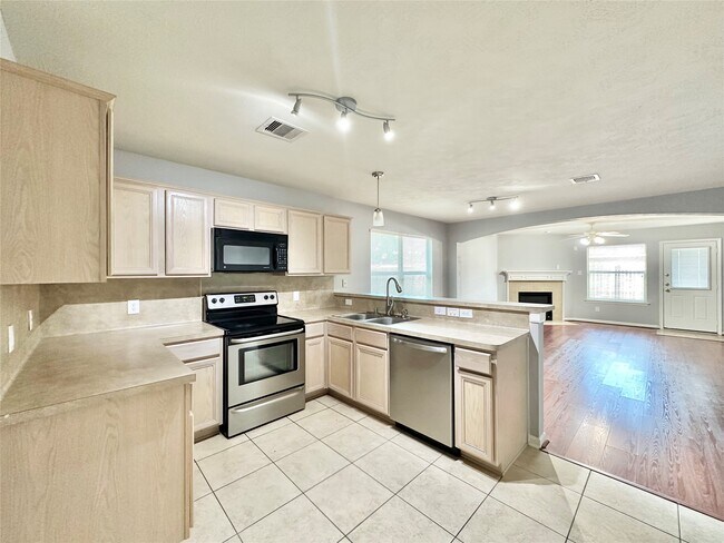 Building Photo - 19114 Yellow Thrush Dr