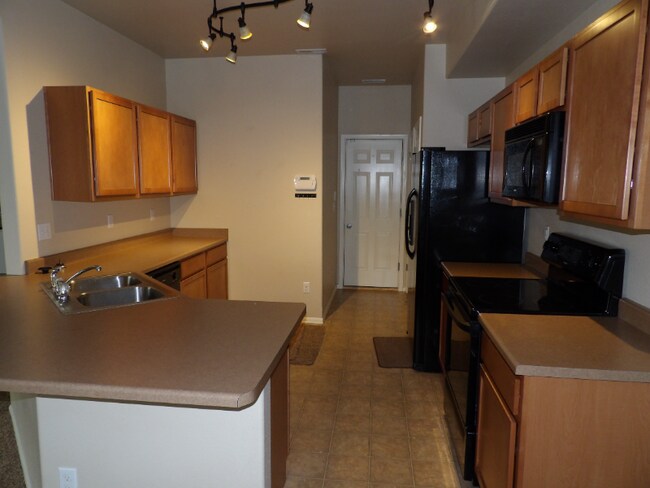 Building Photo - 802 Red Thistle View