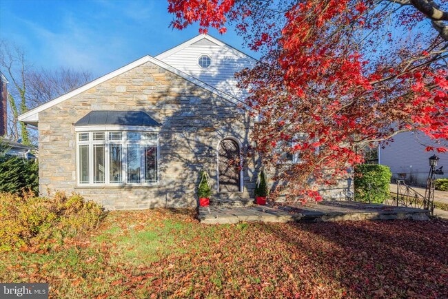 Building Photo - 7033 Sherwood Rd