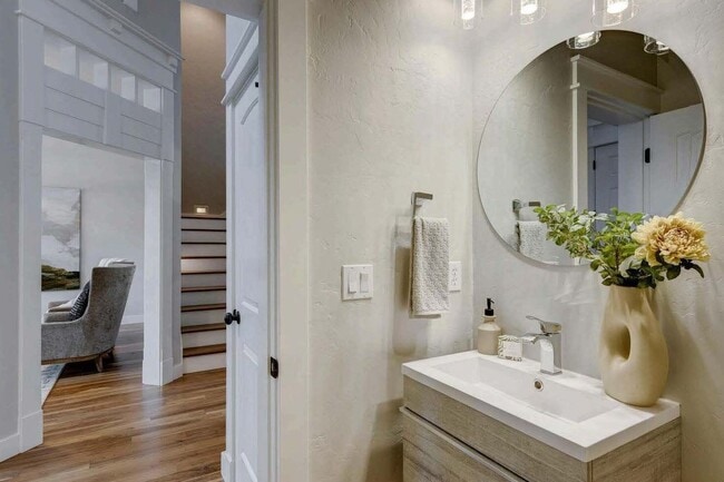 Building Photo - Beautiful home perfect for entertaining