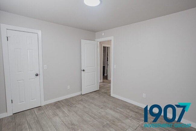 Building Photo - Three Bedroom House in SW OKC/Moore Schools