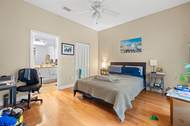 Building Photo - 705 Mainsail Dr