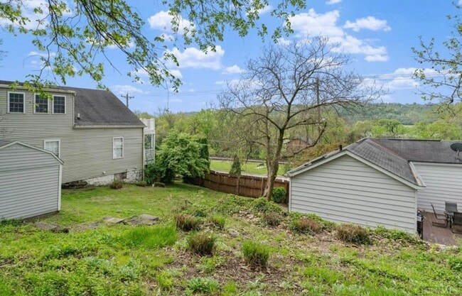 Building Photo - Cute bungalow for rent Columbia Tusculum
