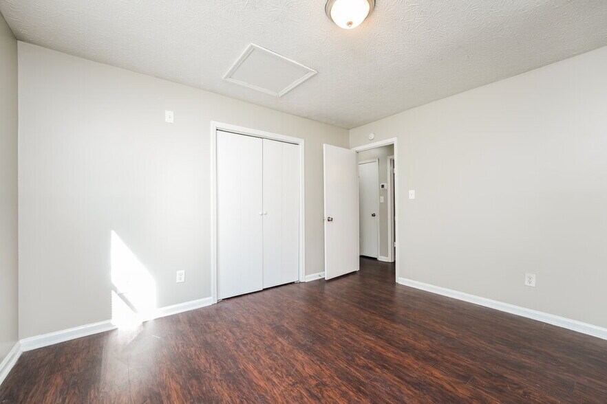 Building Photo - 488 Carillon Ln