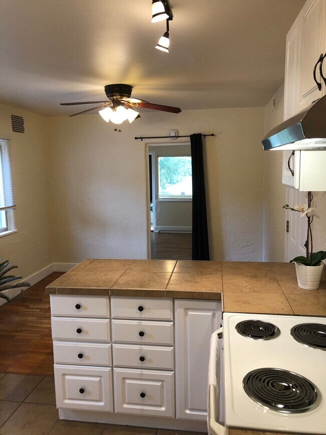 Building Photo - Platte 4 Plex