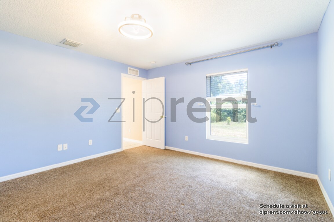 Building Photo - 1345 17th Ln SW