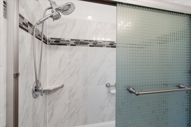 Building Photo - 2672 77th Ave