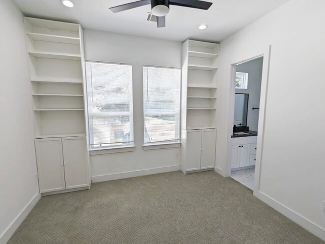 Building Photo - 204 Marathon St